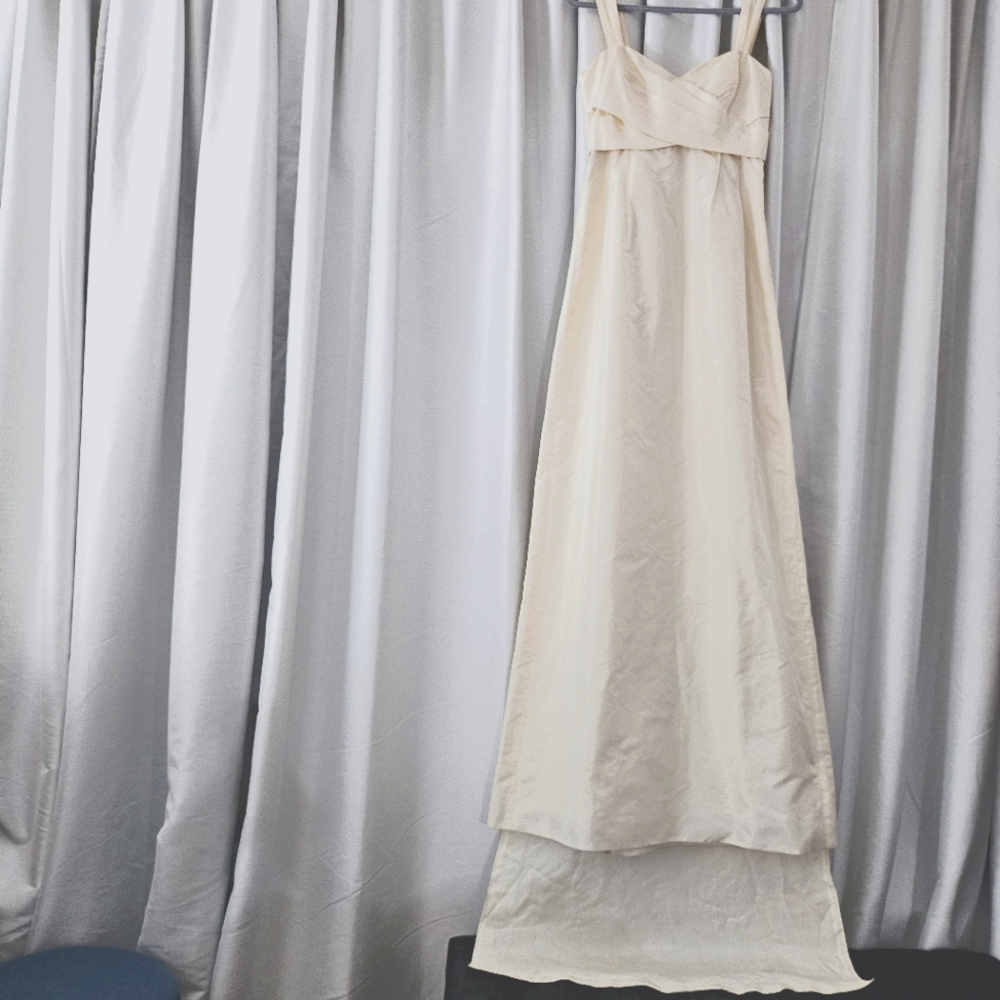 J. Crew. 100% Silk Dress, 100% Silk Lining,  SIZE 4.